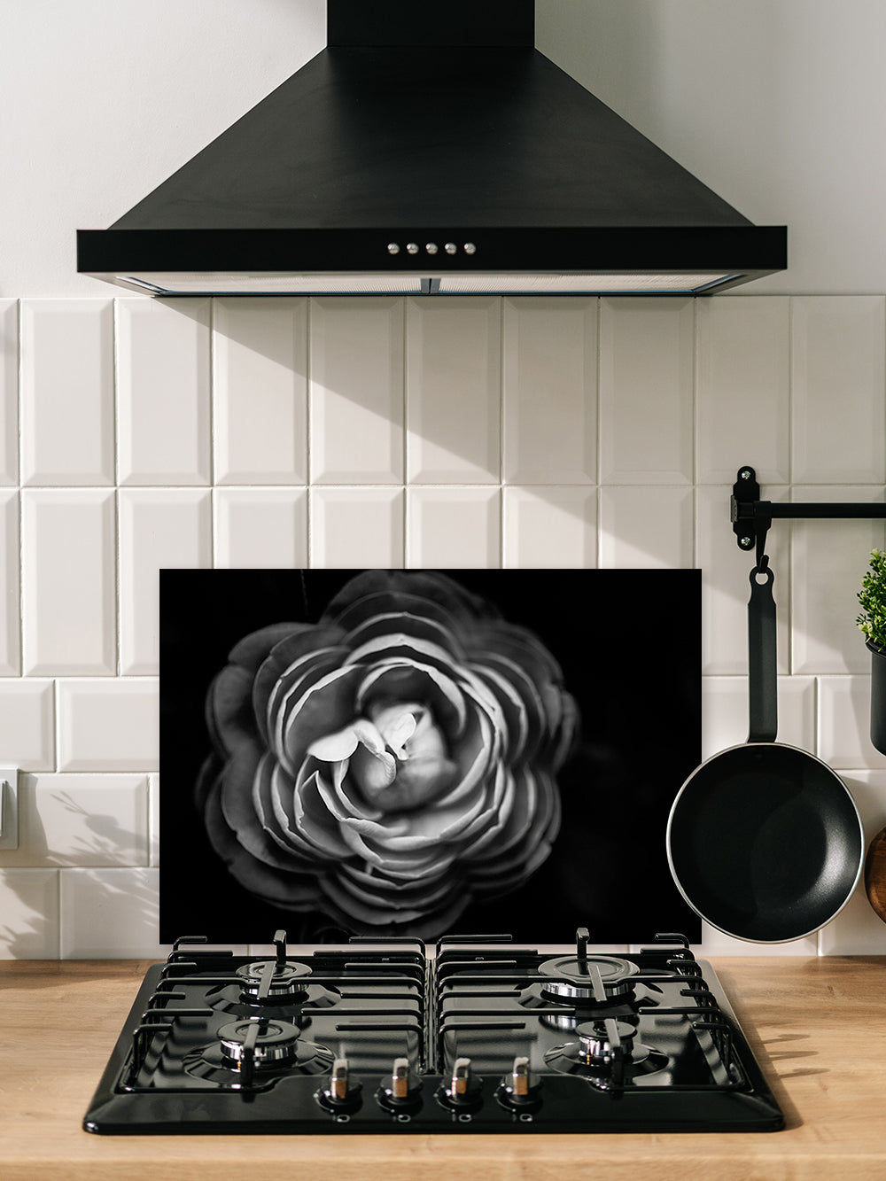 Spritzschutz Schwarze Blume